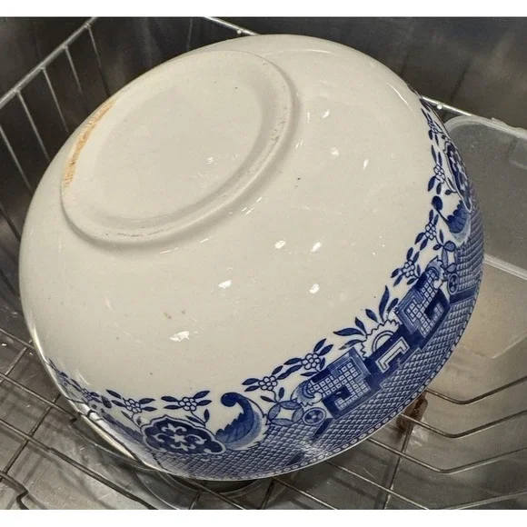 Vintage Blue Willow Serving Bowl - Unmarked 1940s-80s Blue & White Transferware - Picture 1 of 11